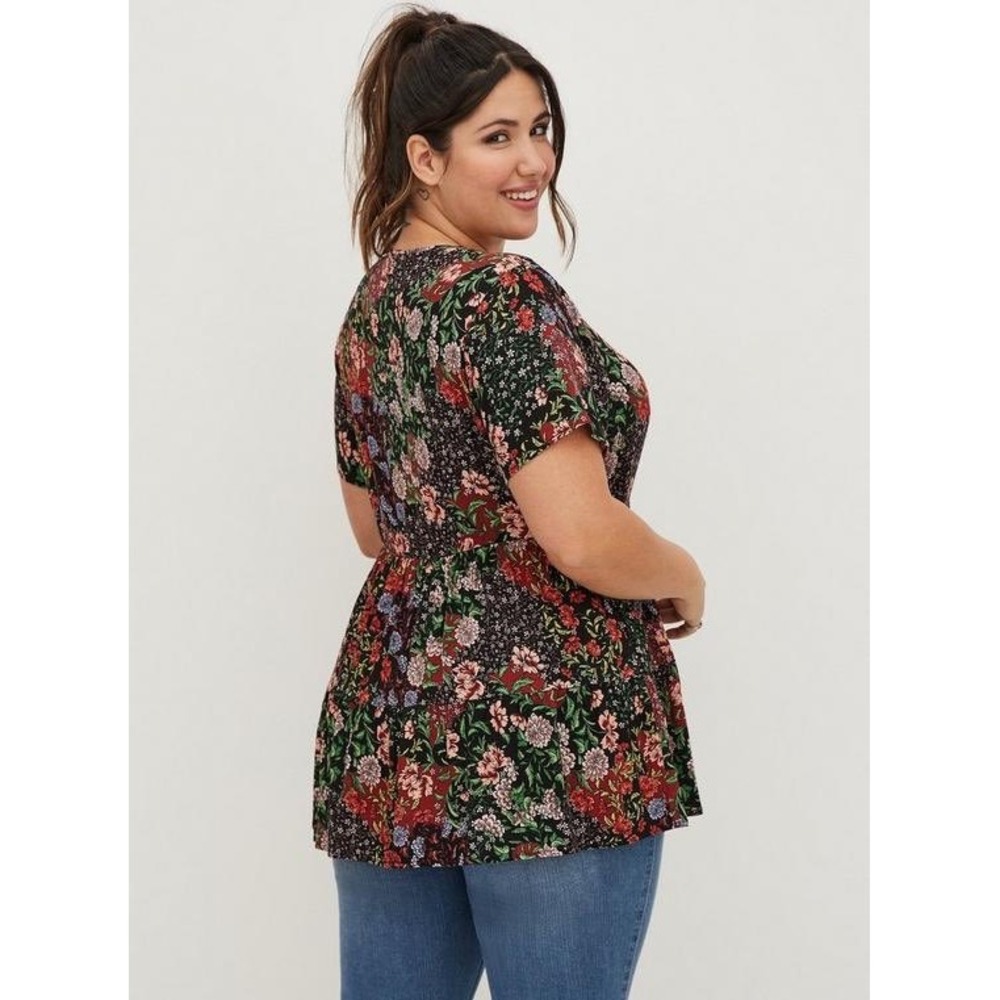 Torrid Black Floral Textured Stretch Rayon Babydoll Top Size 0 L 12 NEW - Picture 2 of 9